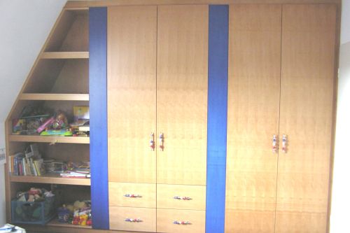 Kinderzimmerschrank